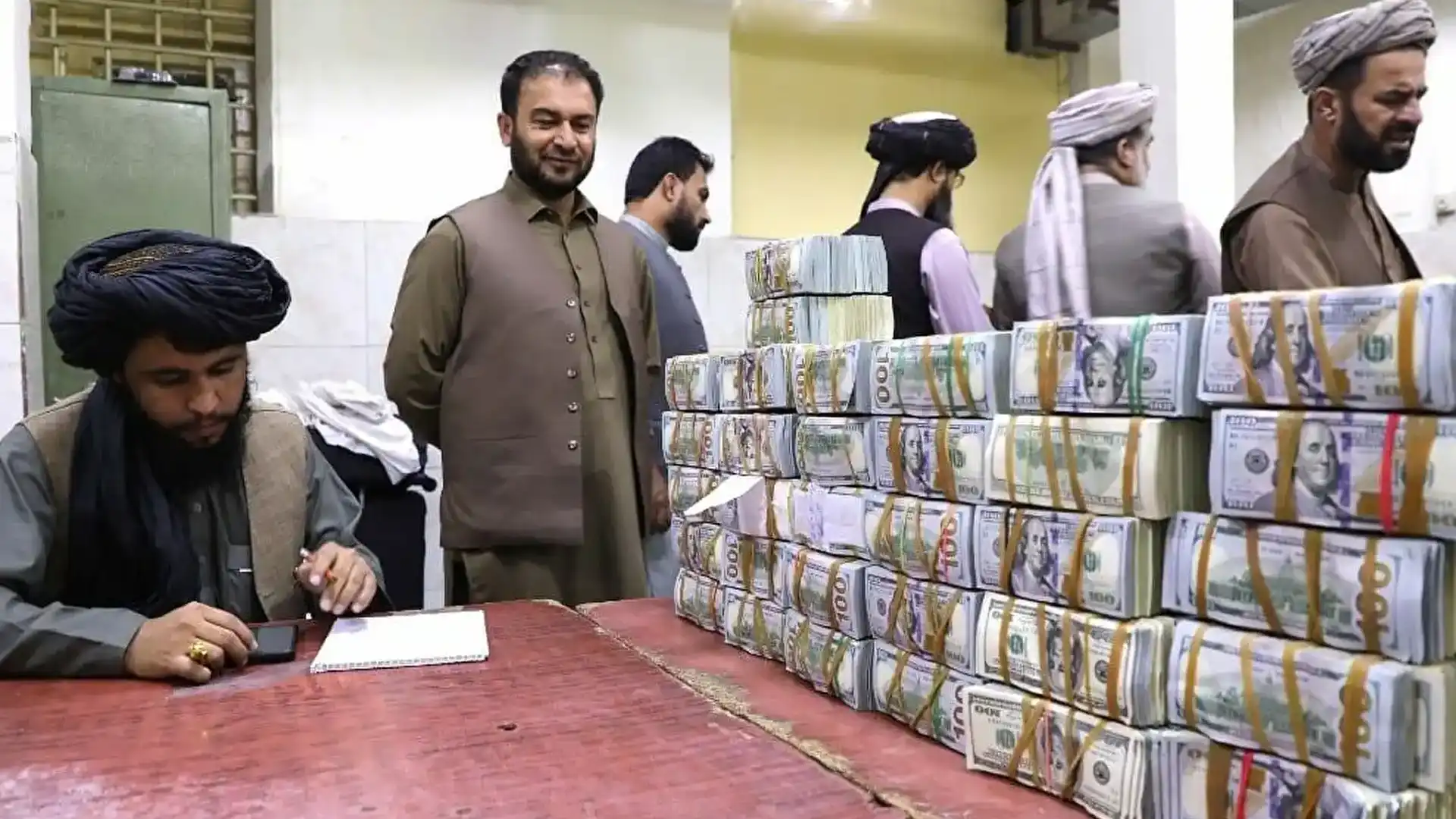 taliban-money-distribution